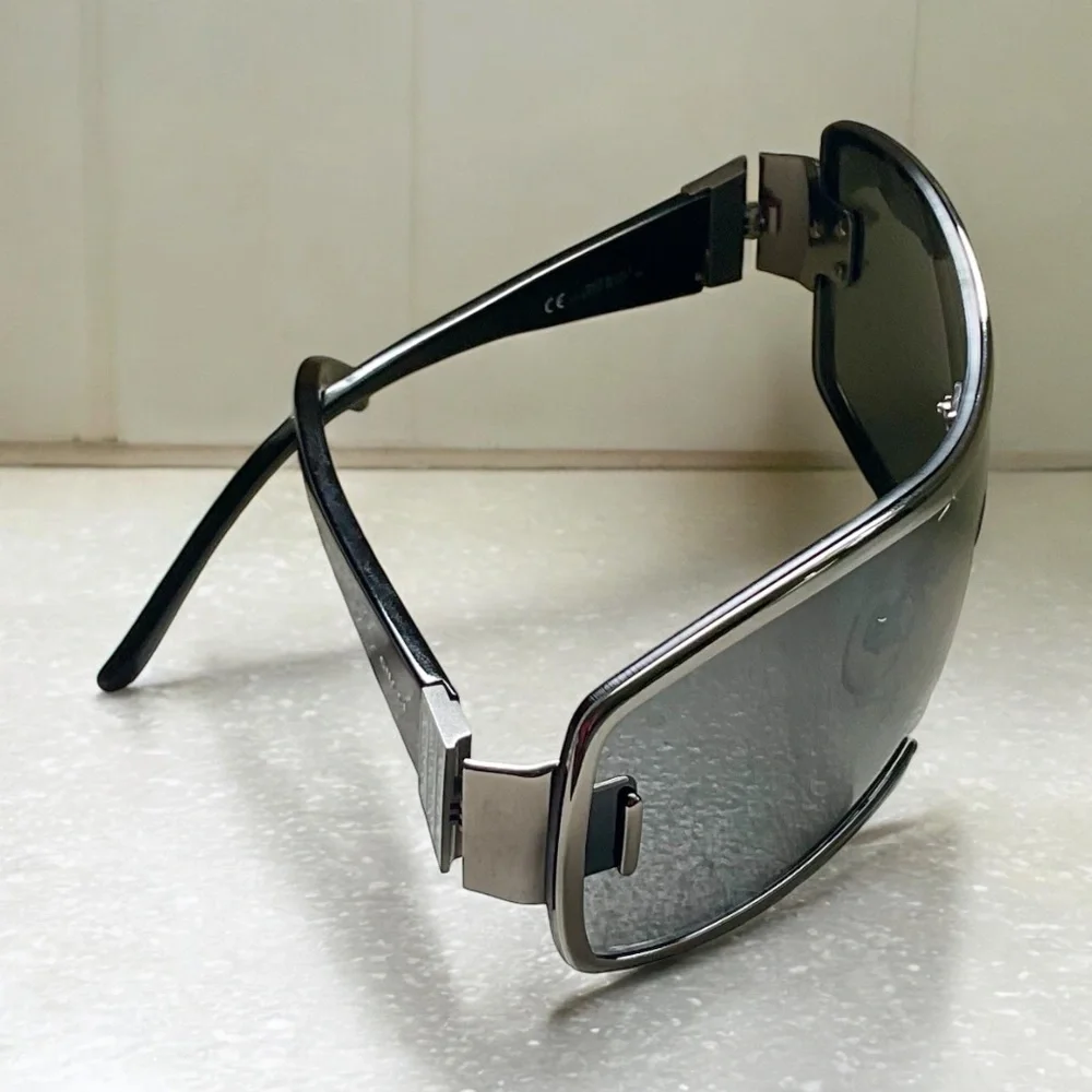 AUTHENTIC GUCCI UNISEX SUNGLASSES 🕶️ - Picture 2 of 8